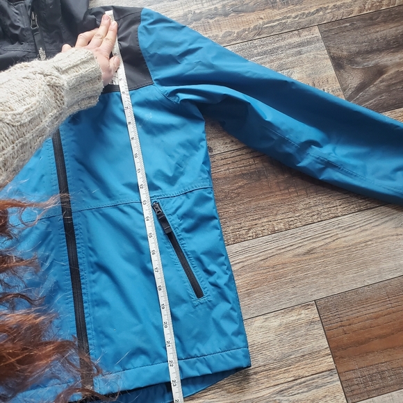 The Northface Boys Fleece Lined Waterproof Rain Jacket - Picture 3 of 8
